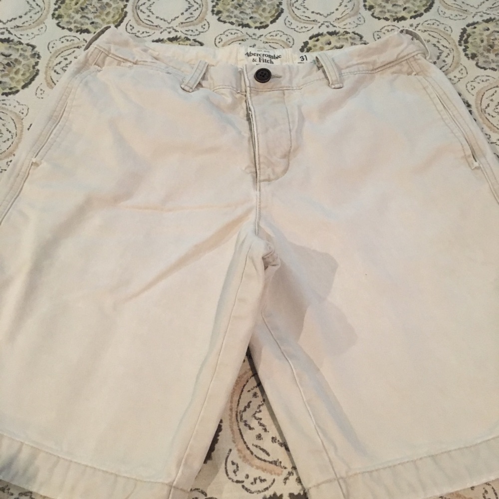 Men’s Abercrombie Khaki Short, Size 31
